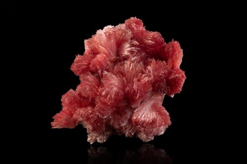 Inesite<br />Wessels Mine, Hotazel, Kalahari manganese field (KMF), Northern Cape Province, South Africa<br />7,5 x 6,5 x 3,0 cm<br /> (Author: MIM Museum)