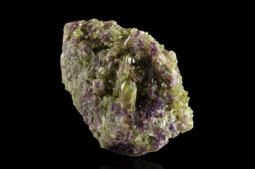 Vesuvianite<br />Mina Jeffrey, Asbestos, Les Sources RCM, Estrie, Québec, Canadá<br />14,0	 x	9,5	x	8,5	cm<br /> (Author: MIM Museum)