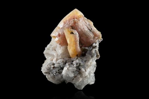 Fresnoite<br />Junnila Mine, New Idria District, Diablo Range, San Benito County, California, USA<br />2,5	x	2,5	x	3,0	cm<br /> (Author: MIM Museum)