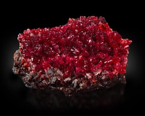 Rhodochrosite<br />Zona minera N'Chwaning, Kuruman, Kalahari manganese field (KMF), Provincia Septentrional del Cabo, Sudáfrica<br />26,5	 x	18,0	x	11,0	cm<br /> (Author: MIM Museum)