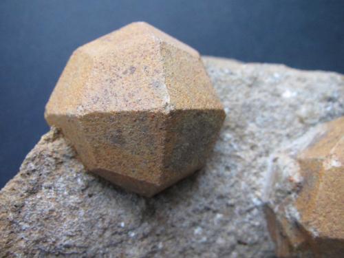 pseudoleucite<br />Loucná, Ostrov, Montes Kruné Hory, Región Karlovy Vary, Bohemia, República Checa<br />3.5 x 3.5 cm. crystal<br /> (Author: prcantos)