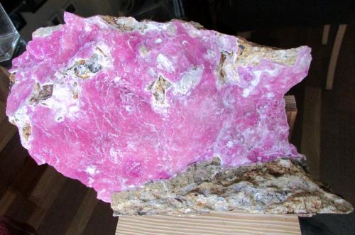 Calcita (variedad cobaltífera)<br />Solita Mine, Peramea, Baix Pallars, Comarca Pallars Sobirà, Lérida / Lleida, Catalonia / Catalunya, Spain<br />29 x 19 cm.<br /> (Autor: phrancko)