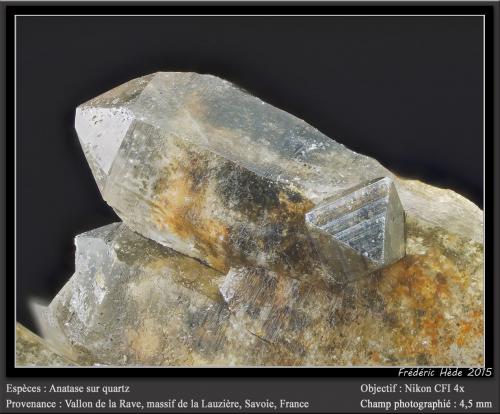 Anatase on Quartz<br />Vallon de la Rave, La Lauzière Massif, Saint-Jean-de-Maurienne, Savoie, Auvergne-Rhône-Alpes, France<br />fiov 4.5 mm<br /> (Author: ploum)