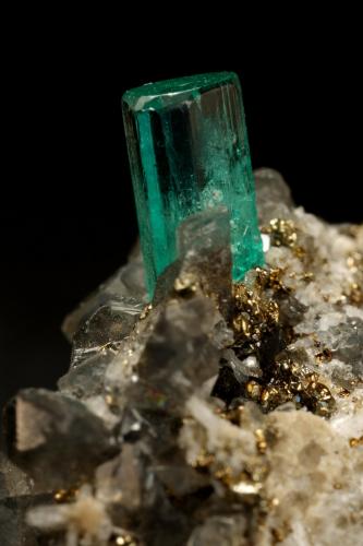 Beryl (variety emerald),  Calcite, Pyrite<br />Chivor mining district, Municipio Chivor, Eastern Emerald Belt, Boyacá Department, Colombia<br />19x14x21mm, xl=7mm<br /> (Author: Fiebre Verde)