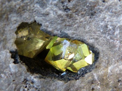 Cuarzo (variedad herkimer)<br />Condado Herkimer, New York, USA<br />Apertura de la cavidad: 3 cm<br /> (Autor: nerofis2)