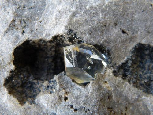 Cuarzo (variedad herkimer)<br />Condado Herkimer, New York, USA<br />Apertura de la cavidad: 3 cm<br /> (Autor: nerofis2)