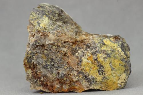 Pucherita y Petitjeanita<br />Pucher Shaft, Wolfgang Maaßen mine field, Schneeberg District, Erzgebirgskreis, Saxony/Sachsen, Germany<br />34x27x11 mm<br /> (Autor: Juan Espino)