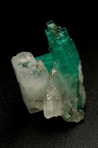 Beryl (variety emerald)<br />Coscuez mining district, Municipio San Pablo de Borbur, Western Emerald Belt, Boyacá Department, Colombia<br />xls=12mm (aggregate) <br /> (Author: Fiebre Verde)