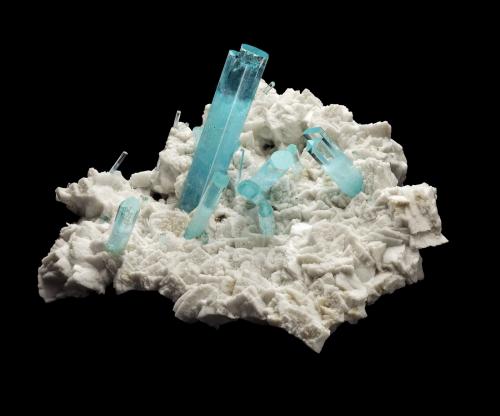 Beryl (variety aquamarine) on Albite<br />Shigar Valley, Shigar District, Gilgit-Baltistan (Northern Areas), Pakistan<br />29,0 	x	24,0	x	14,0	cm<br /> (Author: MIM Museum)