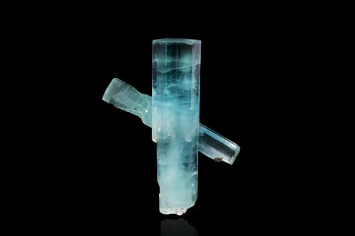 Beryl (variety aquamarine)<br />Shigar Valley, Shigar District, Gilgit-Baltistan (Northern Areas), Pakistan<br />21,0 	x	10,0	x	30,0	cm<br /> (Author: MIM Museum)