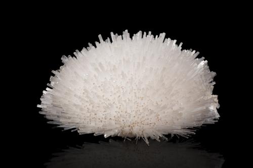 Mesolite<br />Pashan Hills, Khadakwasla Dam, Pashan, Pune District (Poonah District), Maharashtra, India<br />18,0 	x	18,0	x	16,0	cm<br /> (Author: MIM Museum)
