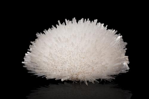 Mesolite<br />Colinas Pashan, Embalse Khadakwasla, Pashan, Distrito Pune (Distrito Poonah), Maharashtra, India<br />18,0 	x	18,0	x	16,0	cm<br /> (Author: MIM Museum)