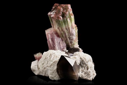 Elbaïte with Quartz and Albite<br />Paprok, Kamdesh District, Nuristan Province, Afghanistan<br />19,5 	x	21,0	x	20,5	cm<br /> (Author: MIM Museum)