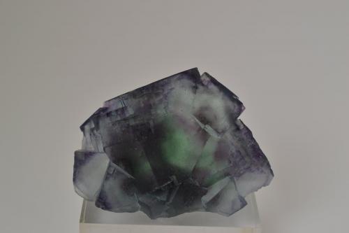 Fluorita<br />Mina Okorusu, Distrito Otjiwarongo, Región Otjozondjupa, Namibia<br />5,5 x 4 x 3 cm<br /> (Autor: Raul S. Llorente)