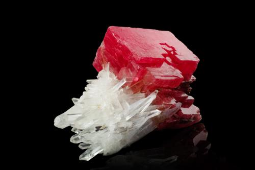 Rhodochrosite on Quartz and with Hübnerite<br />Huayllapon Mine (Huallapon Mine), Pasto Bueno, Pampas District, Pallasca Province, Ancash Department, Peru<br />14,0 	x	12,0	x	11,0	cm<br /> (Author: MIM Museum)