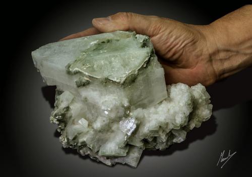 Ortoclasa (variedad adularia)<br />Valle Shigar, Distrito Shigar, Gilgit-Baltistan (Áreas del Norte), Paquistán<br />190 x 140 mm. Cristal: 118 mm. Peso 1713 g<br /> (Autor: Manuel Mesa)