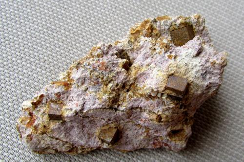 limonita pseudo Pirita<br />Congosto, Comarca El Bierzo, León, Castilla y León, España<br />7''2 x 6''9 cm.<br /> (Autor: phrancko)