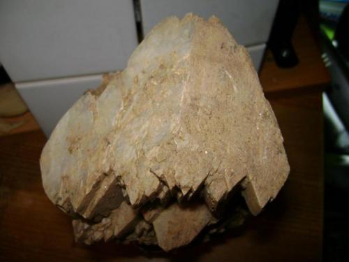 Ortoclasa (variedad adularia)<br />Belvís de Monroy, Comarca Campo Arañuelo, Cáceres, Extremadura, Spain<br />19 x 13 x 10 cm.<br /> (Autor: P. apita)