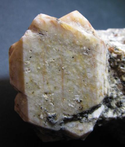 Orthoclase<br />Yacimiento La Machota Baja, La Machota Baja, Barrio de la Estación, Zarzalejo, Comarca Sierra Oeste, Comunidad de Madrid, España<br />5 x 3.5 cm.<br /> (Author: prcantos)