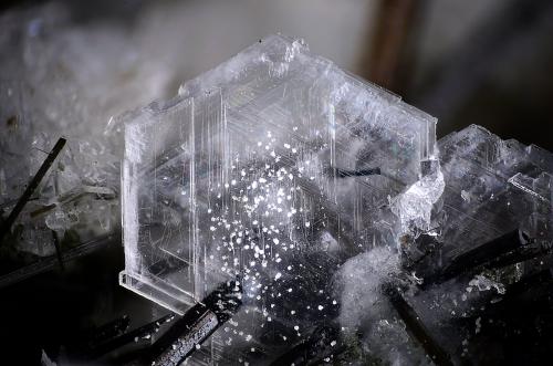 Calcita, Chorlo<br />Beura Quarries, Beura-Cardezza, Ossola Valley, Verbano-Cusio-Ossola Province, Piedmont (Piemonte), Italy<br />Campo de visión 4,5 mm.<br /> (Autor: Juan Miguel)
