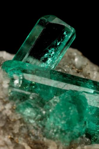 Beryl (variety emerald), Calcite, Pyrite<br />Chivor (distrito minero), Municipio Chivor, Cinturón Esmeraldífero Oriental, Departamento Boyacá, Colombia<br />largest xl=11mm<br /> (Author: Fiebre Verde)