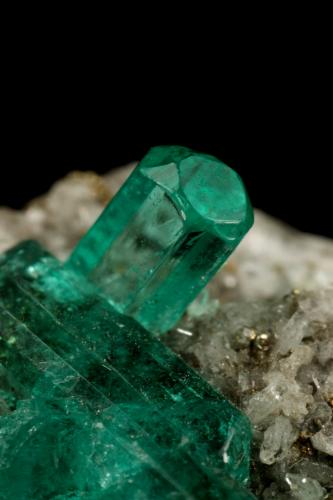 Beryl (variety emerald), Calcite, Pyrite<br />Chivor mining district, Municipio Chivor, Eastern Emerald Belt, Boyacá Department, Colombia<br />largest xl=11mm<br /> (Author: Fiebre Verde)