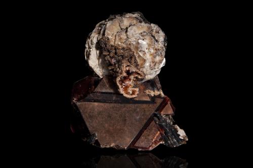 Polylithionite with Rhodochrosite<br />Cantera Poudrette, Mont Saint-Hilaire, La Vallée-du-Richelieu RCM, Montérégie, Québec, Canadá<br />4,0	x	3,5	x	1,0	cm<br /> (Author: MIM Museum)