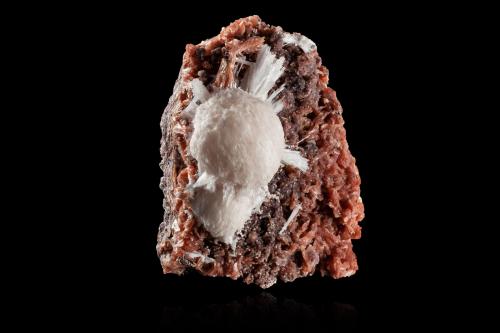 Thomsonite, Natrolite and Inesite<br />Mina Wessels, Hotazel, Kalahari manganese field (KMF), Provincia Septentrional del Cabo, Sudáfrica<br />11,0	x	9,0	x	7,5	cm<br /> (Author: MIM Museum)
