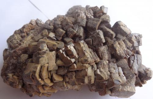 Vanadinite (variety endlichite)<br />Touissit, Distrito Touissit, Provincia Jerada, Región Oriental, Marruecos<br />10 x 6 x 2.5 cm<br /> (Author: Dave van Bladel)