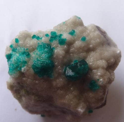 Dioptase on Calcite<br />Tsumeb Mine, Tsumeb, Otjikoto Region, Namibia<br />4x4x2,5cm.<br /> (Author: Dave van Bladel)