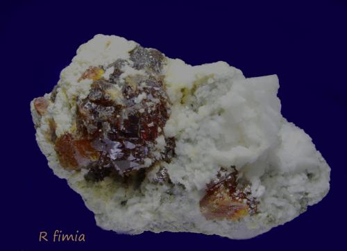 Esfalerita<br />Mina de Áliva (Mina Las Mánforas), zona Minera Áliva, Camaleño, Comarca Liébana, Cantabria, España<br />6 x 4 x 4 cm<br /> (Autor: Ricardo Fimia)