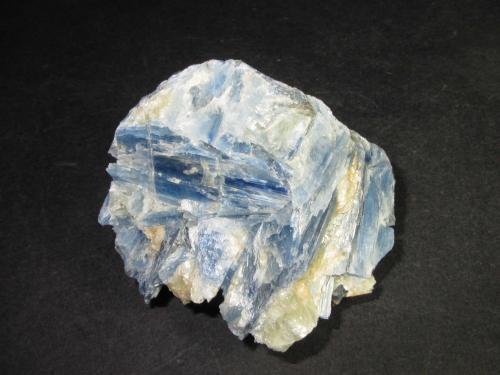 Cianita<br />Barra de Salinas, Coronel Murta, Vale do Jequitinhonha, Minas Gerais, Brasil<br />5 x 5 cm.<br /> (Autor: prcantos)