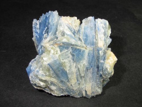 Cianita<br />Barra de Salinas, Coronel Murta, Vale do Jequitinhonha, Minas Gerais, Brasil<br />5 x 5 cm.<br /> (Autor: prcantos)