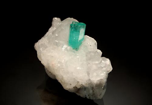 Beryl<br />Coscuez mining district, Municipio San Pablo de Borbur, Western Emerald Belt, Boyacá Department, Colombia<br />2.0 x 2.1 x 4.0 cm<br /> (Author: crosstimber)