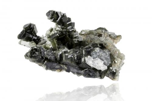 Apatite (Group)<br />Mina Sapo, Ferruginha, Conselheiro Pena, Vale do Rio Doce, Minas Gerais, Brasil<br />19,0	x	16,0	x	12,0	cm<br /> (Author: MIM Museum)