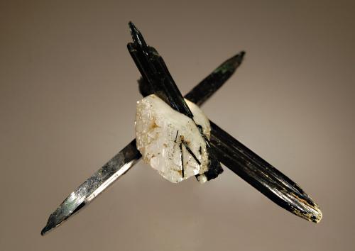 Aegirine<br />Monte Malosa, Distrito Zomba, Malawi<br />5.3 x 6.5 cm<br /> (Author: crosstimber)