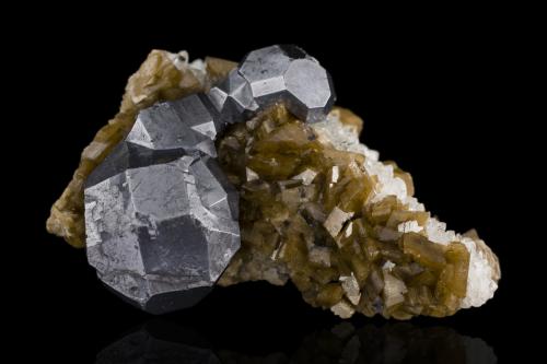 Galena and Siderite<br />Neudorf, Distrito minero Harzgerode, Harz, Sajonia-Anhalt/Sachsen-Anhalt, Alemania<br />6,5	x	6,0	x	3,5	cm<br /> (Author: MIM Museum)