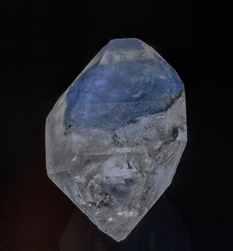 Quartz, Dumortierite<br />Vaca Morta Quarry, Serra da Vereda, Boquira, Bahia, Northeast Region, Brazil<br />6.5 x 4.5 cm<br /> (Author: am mizunaka)
