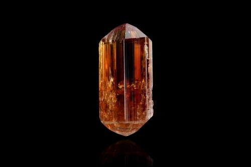 Topaz<br />Ouro Preto, Minas Gerais, Brasil<br />5,5	x	2,0	x	2,0	cm<br /> (Author: MIM Museum)