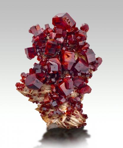 Vanadinite with Barite<br />Mibladen (distrito minero Mibladen), Midelt, Provincia Midelt, Región Drâa-Tafilalet, Marruecos<br />13,0	x	10,5	x	5,0	cm<br /> (Author: MIM Museum)