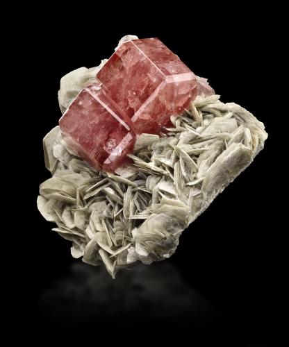 Fluorapatite (Apatite Group) on Muscovite<br />Nagar, Hunza Valley, Nagar District, Gilgit-Baltistan (Northern Areas), Pakistan<br />11,0	x	11,0	x	6,5	cm<br /> (Author: MIM Museum)