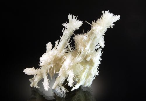 Quartz (variety chalcedony) with Mordenite<br />Distrito Nashik (Nasik), Maharashtra, India<br />7.7 x 11.6 cm<br /> (Author: crosstimber)