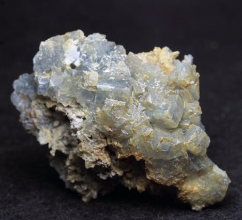 Fluorita<br />Mines Sant Ramón, Espinelves, Comarca Osona, Gerona / Girona, Cataluña / Catalunya, España<br />5 x 3 x 3 cm<br /> (Autor: karbu8)