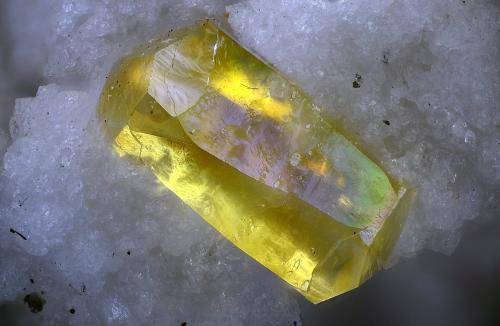 Calcita.<br />El Vallín cut (La Coria cut), Obdulia vein, Caravia mining area, Valle, Los Pozos, Carrales, Caravia, Comarca Oriente, Principality of Asturias (Asturias), Spain<br />Campo de visión 2,2 mm.<br /> (Autor: Juan Miguel)