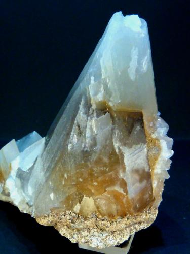 Calcita<br />Canteras de mármol, Estremoz, Distrito Évora, Región Alentejo, Portugal<br />7,5 x 5 x 8 cm.<br /> (Autor: Felipe Abolafia)