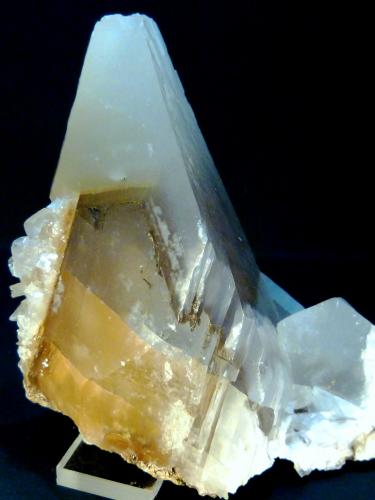 Calcita<br />Canteras de mármol, Estremoz, Distrito Évora, Província Alentejo Central, Región Alentejo, Portugal<br />7,5 x 5 x 8 cm.<br /> (Autor: Felipe Abolafia)