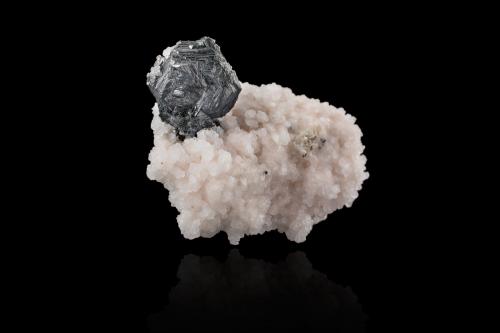 Polybasite<br />San Juan de Rayas Mine, Guanajuato, Municipio Guanajuato, Mexico<br />7,0 x 5,0 x 3,5 cm<br /> (Author: MIM Museum)