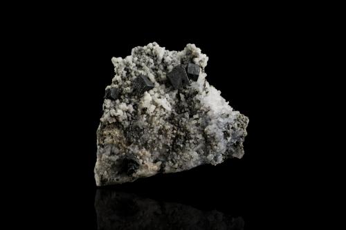 Acanthite on Quartz<br />Hidalgo, Mexico<br />8,5	x	6,5	x	2,0	cm<br /> (Author: MIM Museum)