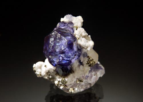 Fluorite<br />Naica Mine, Naica, Municipio Saucillo, Chihuahua, Mexico<br />2.0 x 2.4 cm<br /> (Author: crosstimber)