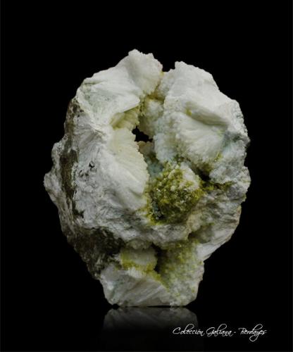 Prehnita<br />Cabezo Negro, Hondón de los Frailes, Albatera, Comarca Vega Baja del Segura, Alicante / Alacant, Comunidad Valenciana / Comunitat Valenciana, España<br />75 x 59 x 47 mm<br /> (Autor: Rafael Galiana)